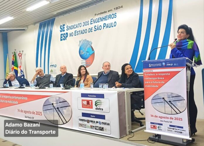 Trólebus em São Paulo não só deveriam ser preservados, mas ampliados, defendem especialistas em seminário
