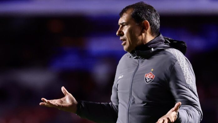 Vitória demite Fábio Carille após derrota por 8 a 0 para o Flamengo