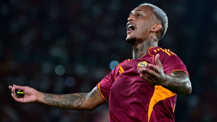 Wesley tem 'estreia dos sonhos', faz gol e garante vitória da Roma