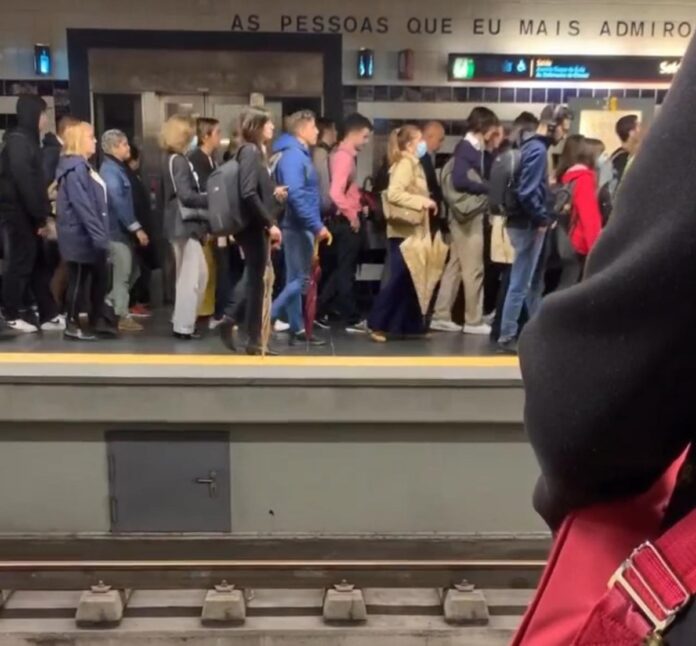 Greve paralisa o metrô de Lisboa e interrompe circulação em todas as linhas