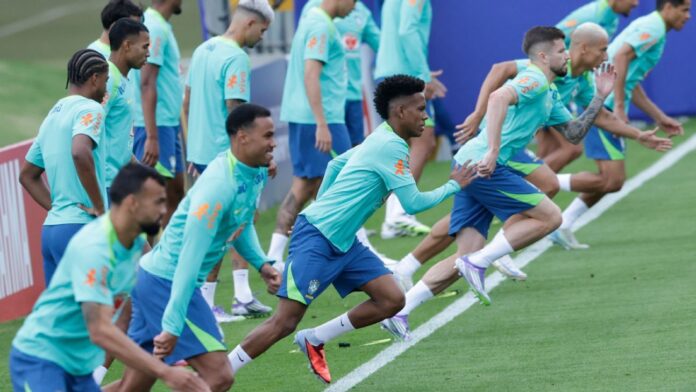 Ancelotti repete time em treino da seleção; veja escalação