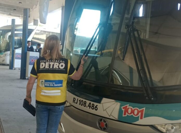 Detro-RJ recolhe oito ônibus irregulares em terminais rodoviários do Rio de Janeiro nesta sexta-feira (05)