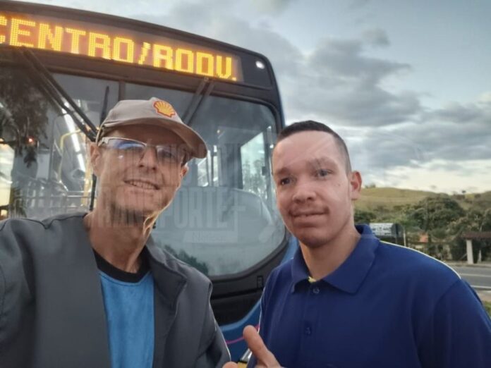 Do painel do ônibus, cada viagem, um retrato diferente