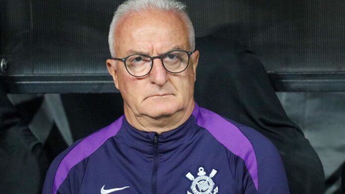 Dorival responde se Memphis preocupa e desabafa sobre 'arroz com feijão' no Corinthians