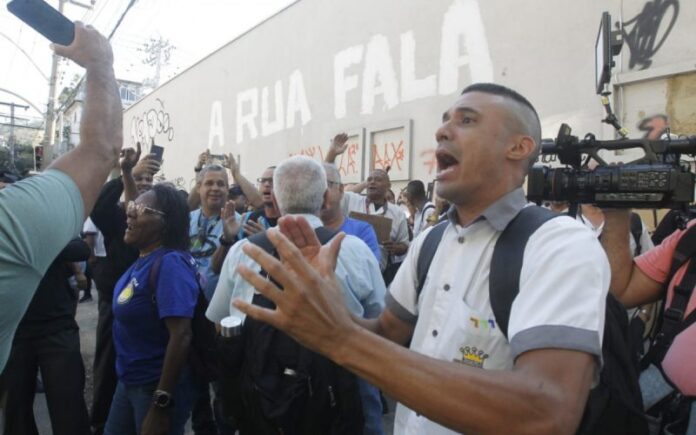 Greve dos rodoviários das empresas Real e Vila Isabel chega ao fim no Rio de Janeiro na tarde desta terça-feira (16)