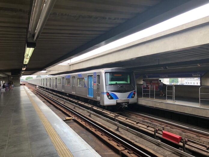 Linha 1-Azul do Metrô tem operação normalizada na tarde deste domingo (14)