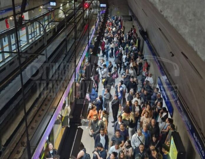 Linha 5-Lilás de metrô tem atendimento parcialmente interrompido por discussão e passageiros nos trilhos na noite desta quinta-feira (11)