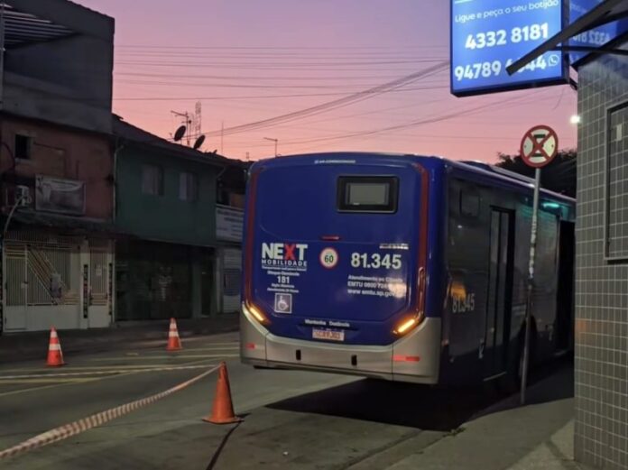 Pedestre morre após ser atropelada por ônibus intermunicipal em São Bernardo do Campo (SP) na manhã desta terça-feira (09)