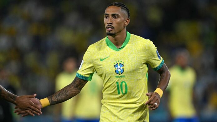 Raphinha fretou voo particular de R$ 1,5 milhão para chegar a tempo na seleção