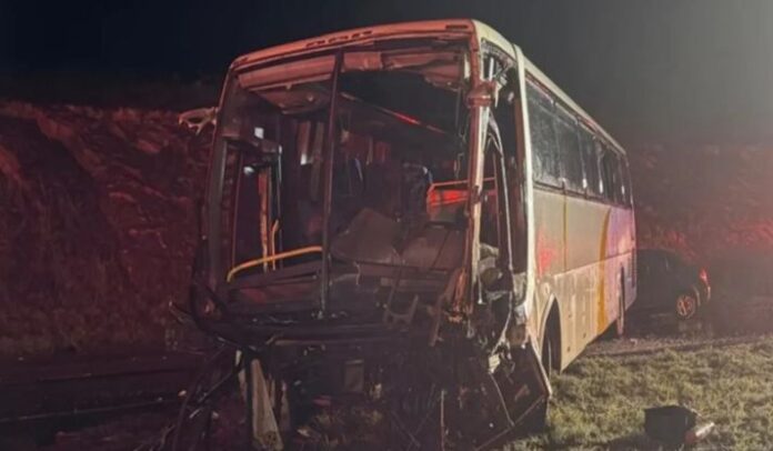 Acidente com ônibus deixa feridos na BR-020, no Distrito Federal neste sábado (18) 