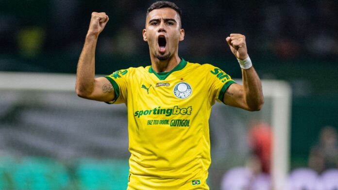 Andreas Pereira fica sem palavras com estrutura do Palmeiras e crava: 'Melhor que o Manchester United'