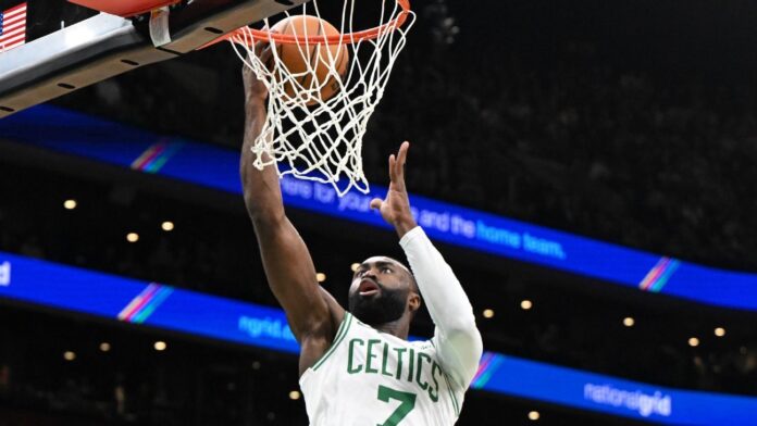 Com chuva de bolas de três pontos, Celtics vencem os Com chuva de bolas de três pontos, Celtics vencem os Cavs e embalam na NBA