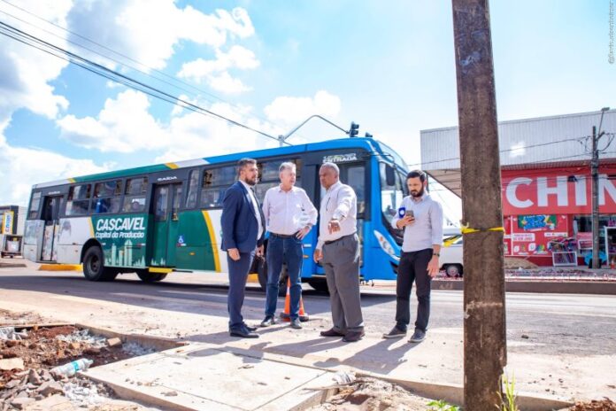Comissão da Câmara de Cascavel (PR) cobra instalação de abrigos em pontos de ônibus da Avenida Carlos Gomes