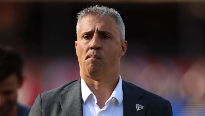 Crespo cobra autocrítica no São Paulo após 7ª derrota em 8 jogos: 'Estamos fazendo tudo como era antes?'