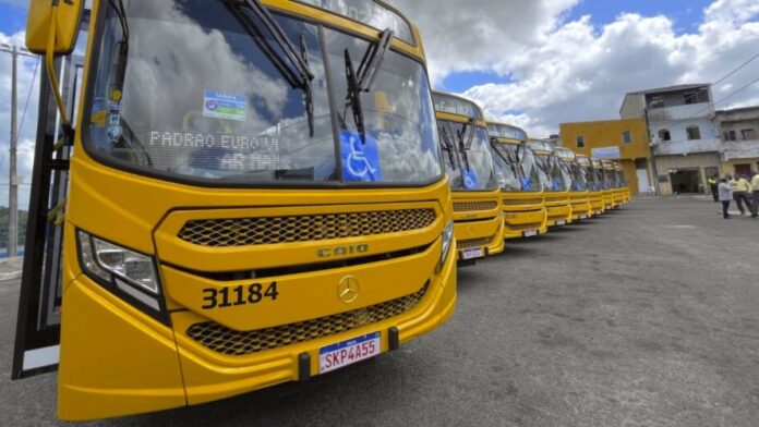 Emplacamentos de ônibus caem em setembro, mas acumulado de 2025 mantém crescimento