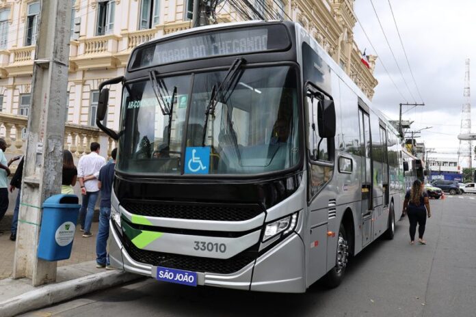 Feira de Santana (BA) amplia atendimento de ônibus na região da Artêmia Pires com entrega de novos veículos climatizados
