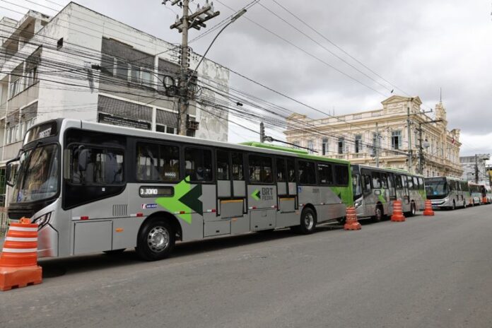 Feira de Santana (BA) reforça transporte coletivo na região da Artêmia Pires com cinco novos ônibus
