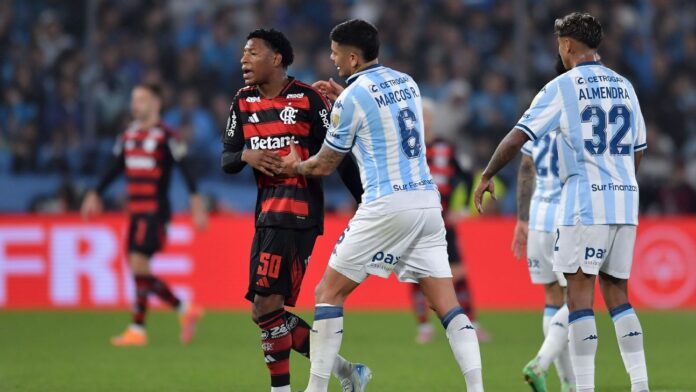 Flamengo estuda medidas após cartão vermelho de Plata contra o Flamengo estuda medidas após cartão vermelho de Plata contra o Racing