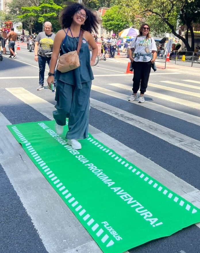 FlixBus leva o “Tapete Verde” à Avenida Paulista e convida o público a refletir sobre o futuro da mobilidade