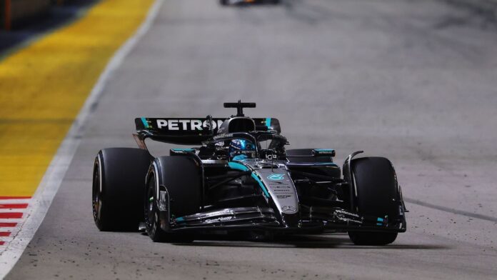George Russell domina e vence GP de Singapura em festa da McLaren por título de construtores; Bortoleto é 17°