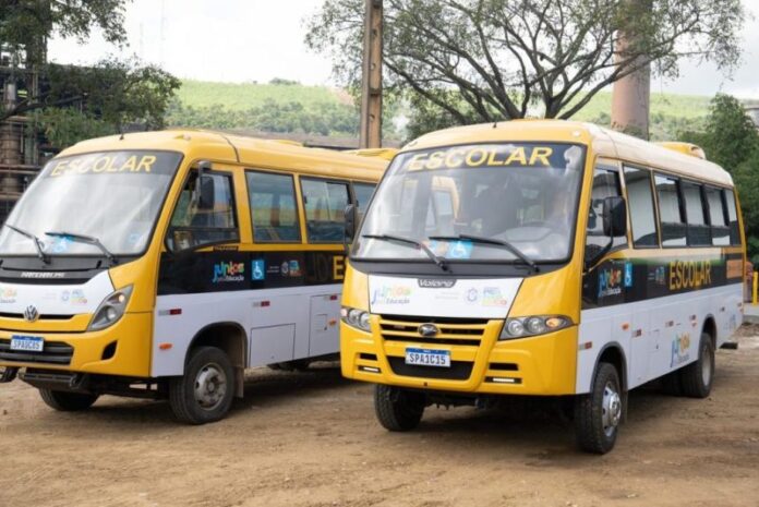 Governo de Pernambuco entrega novos ônibus escolares e amplia frota em quatro cidades da Zona da Mata Norte