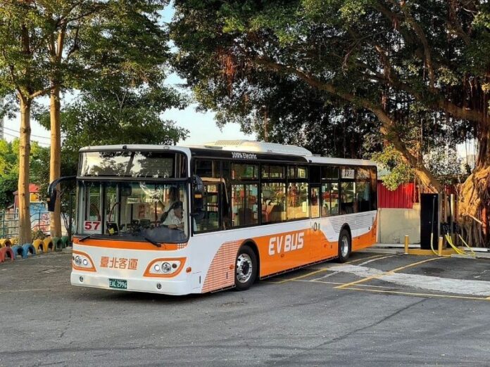 Governo paraguaio vai até Taiwan para discutir implantação de fábrica de ônibus elétricos na fronteira com o Brasil