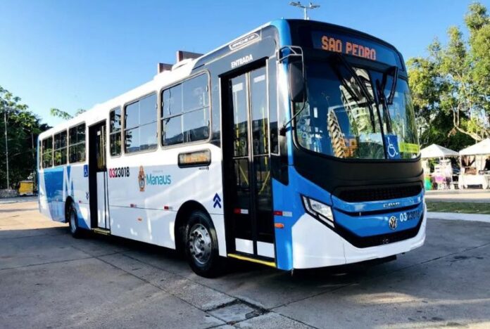 Mais de 26 mil idosos já utilizam o cartão “PassaFácil+” para acesso gratuito ao transporte público em Manaus (AM)