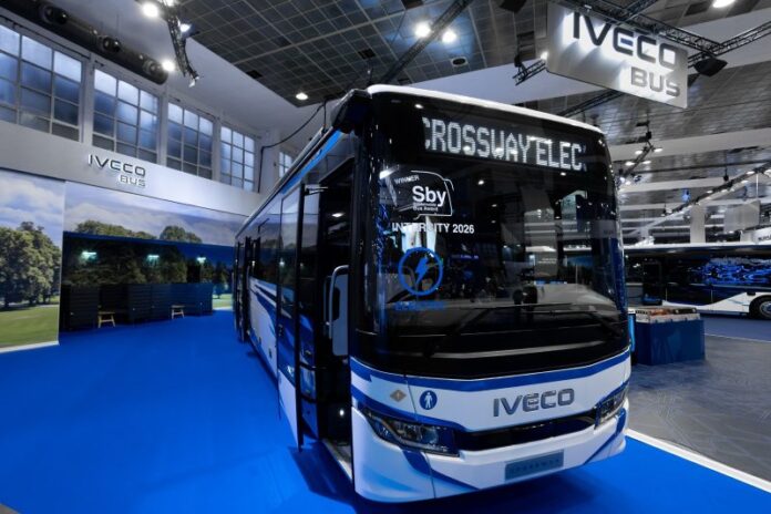 Ônibus IVECO CROSSWAY é premiado como “Sustainable Bus of the Year”, na Busworld 2025
