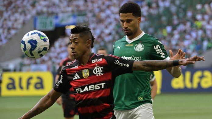 Palmeiras 'agradece' e encosta no Flamengo em chances de título do Brasileiro após empate; veja números