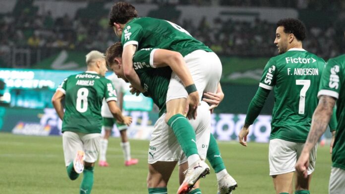 Palmeiras goleia Juventude e abre vantagem sobre o Flamengo na liderança do Brasileirão