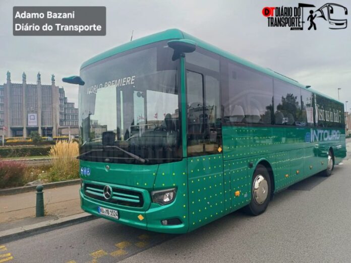 Passeie em um eIntouro na rua e estrada, o lançamento de ônibus elétrico intermunicipal e fretamento da Mercedes-Benz