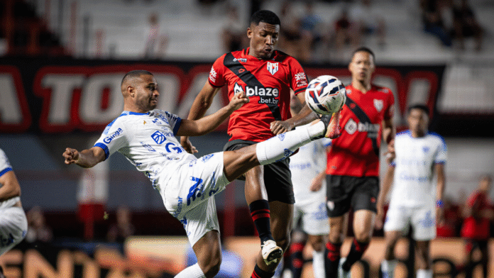 Paysandu chega a abrir o placar, mas leva virada do Paysandu chega a abrir o placar, mas leva virada do Atlético-GO e tem rebaixamento para a Série C decretado
