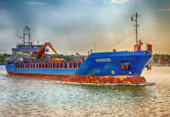 Porto de Santos bate recorde histórico em agosto e amplia participação no comércio exterior