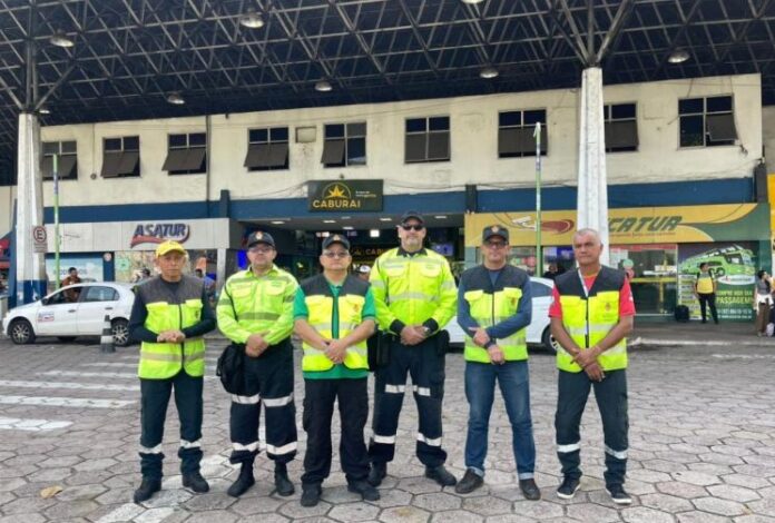 Prefeitura realiza ação educativa e de fiscalização na rodoviária de Manaus (AM) para organizar serviços de transporte