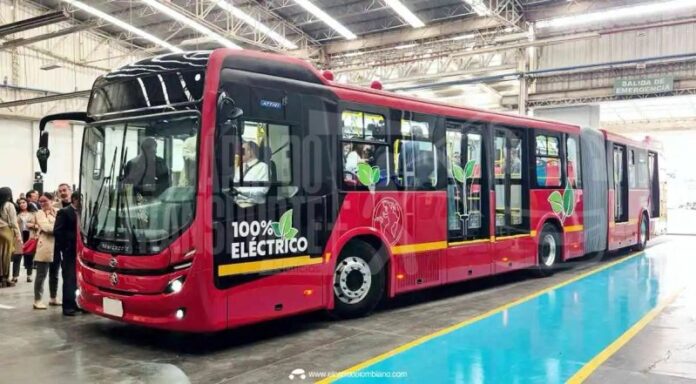 Presidente da Colômbia comenta sobre primeiro ônibus elétrico articulado BYD/Marcopolo e promete produzir 130 mil veículos eletrificados no País por ano