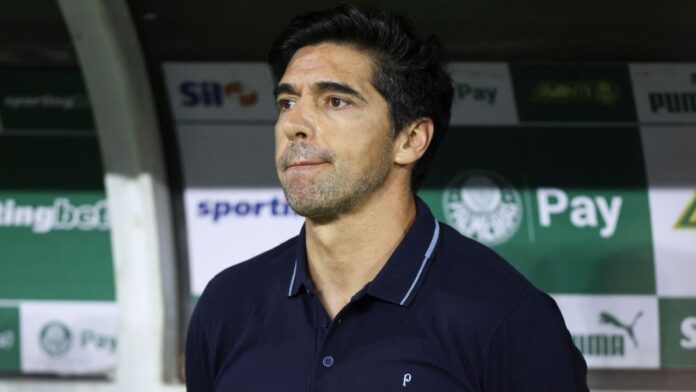 Recado ao Flamengo? Abel detona acusações sobre Palmeiras ser beneficiado Recado ao Flamengo? Abel detona acusações sobre Palmeiras ser beneficiado pela arbitragem: 'Narrativa hipócrita'