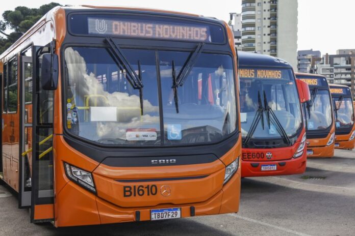 Show do Guns N’ Roses em Curitiba (PR) terá ônibus Show do Guns N’ Roses em Curitiba (PR) terá ônibus gratuitos após o evento e desvios no transporte durante esta terça-feira (28)