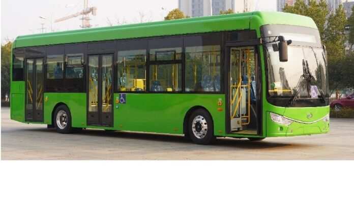 12 metros de tecnologia limpa e 350 km de silêncio sobre rodas