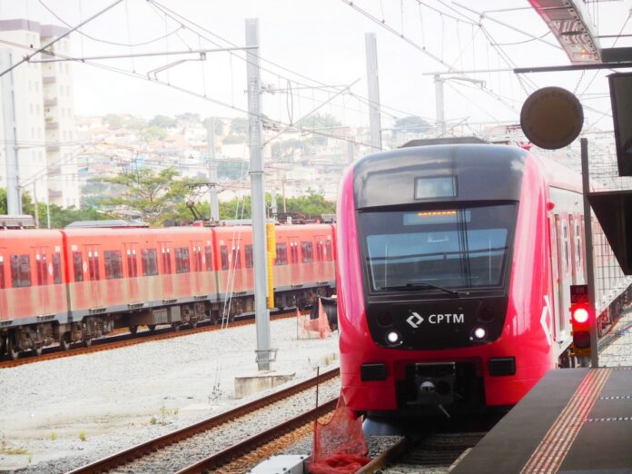 Linha 13-Jade da CPTM opera com velocidade reduzida devido a manutenções neste domingo (8)