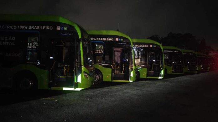Instabilidade na energia em garagem da A2 Transportes afeta saída de ônibus elétricos na manhã deste sábado (15)