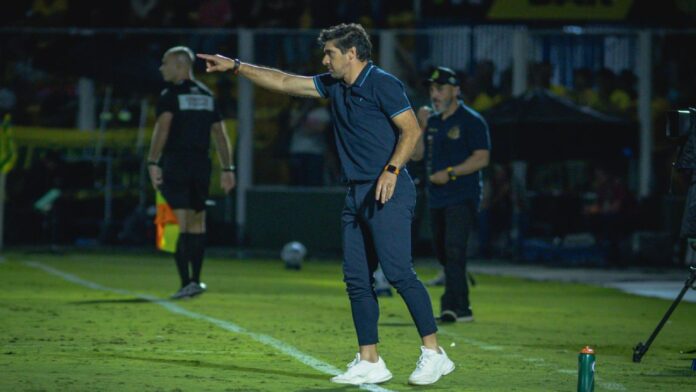 Abel vê Mirassol 'muito melhor do que o Palmeiras' e detona convocação de jogadores: 'Quem paga os salários somos nós'