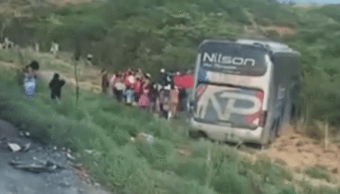 Acidente entre dois ônibus na BR-251, em Minas Gerais, deixa vários feridos nesta sexta-feira (28)