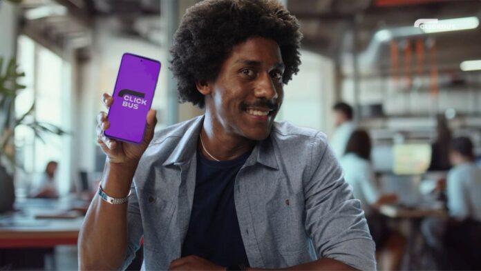 ClickBus investe R$ 74 milhões e inaugura espaço interativo no terminal rodoviário Tietê, em São Paulo, em campanha que une humor, dados e inteligência artificial