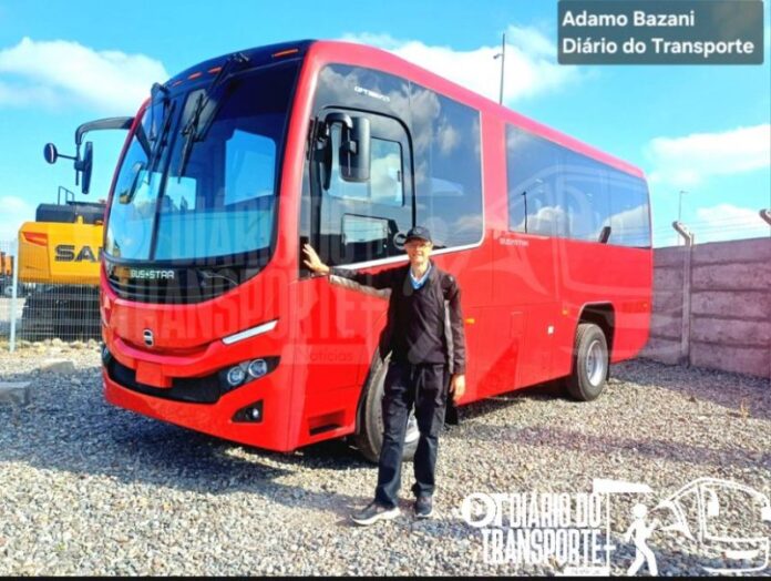 Conheça o ônibus micrão que é o caminhão Atego, mas com carroceria Busscar da Colômbia que roda no Chile