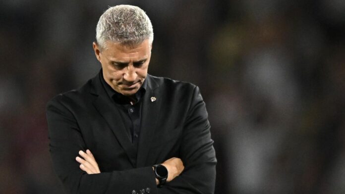 Crespo vê São Paulo 20 passos atrás e diz se há clima para continuar após 6 a 0: 'Posso ser parte da solução'