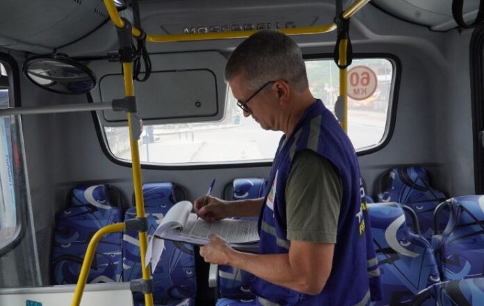 Fiscalização em São Gonçalo (RJ) retira dois ônibus de circulação por irregularidades