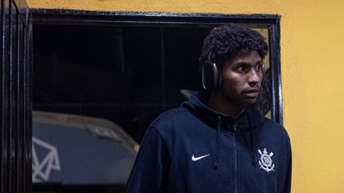 Fora por lesão, Hugo Souza dispara contra Edina Alves após Bragantino x Corinthians: 'Tá na conta dela, um absurdo!'