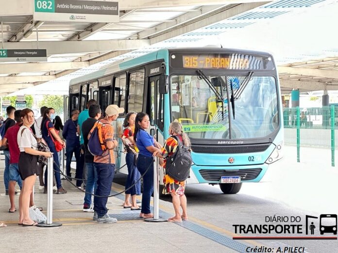 Fortaleza (CE) oferece gratuidade e reforça frota de ônibus para estudantes durante o Enem 2025
