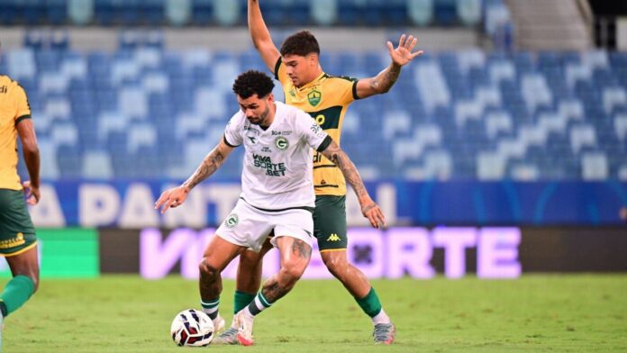 Goiás marca golaço de falta, volta para o G-4 da Série B e tira o Cuiabá da briga pelo acesso