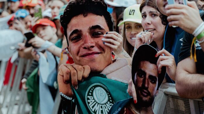 Lando Norris comemora vitória do Palmeiras contra o Santos e ouve vaias antes do GP de São Paulo: 'Controverso'